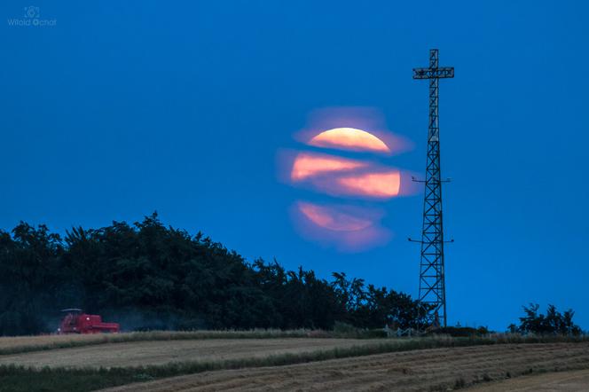 Sfotografował wschód Księżyca na Podkarpaciu. Te zdjęcia są magiczne! [ZDJĘCIA]