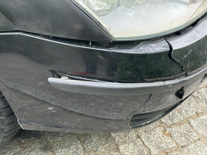 Piesza wbiegła pod samochód w centrum Warszawy