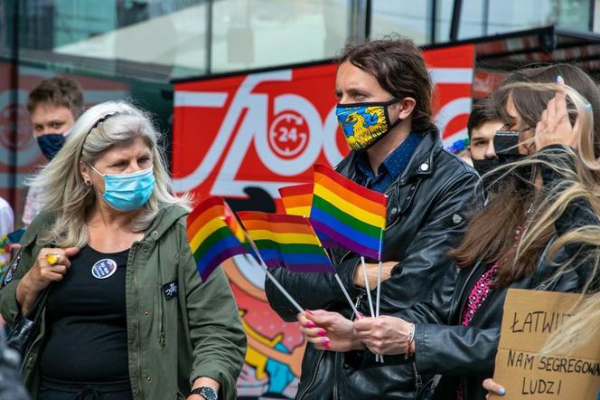 Katowice: Tłumy na proteście społeczności LGBT. "Ludzie to nie ideologia!" 