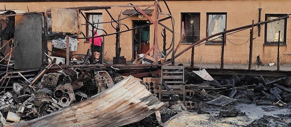 Potężny pożar w Żorach. Seria wybuchów butli gazowych i ewakuacja mieszkańców. Zatrzymano jedną osobę