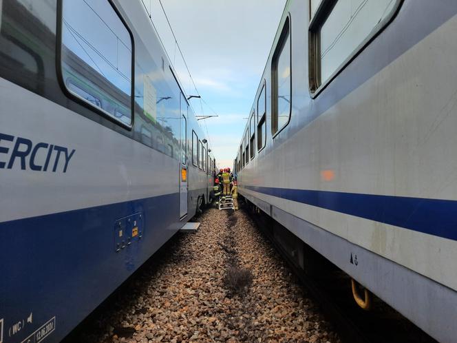Świętokrzyskie: Ewakuowali ponad 100 pasażerów pociągu. To była nietypowa akcja