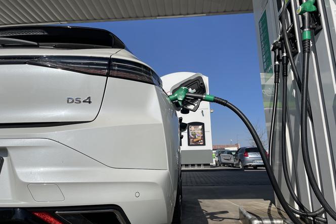 Nowe paliwo pojawi się na stacjach. Nie każdy będzie je mógł zatankować!