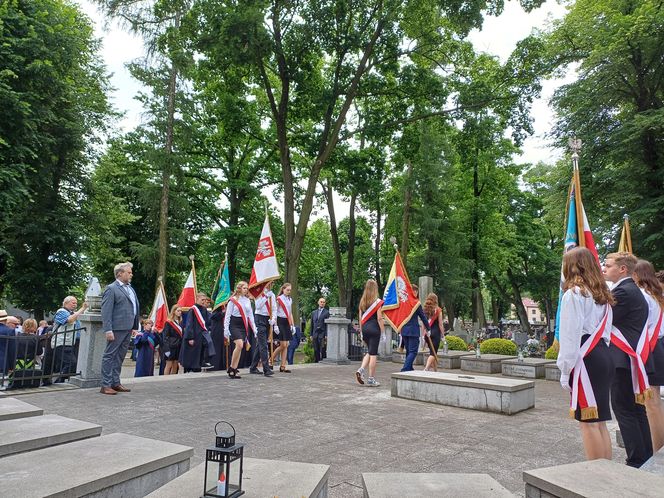Pamięć o powstańcach żyje w Ostrzeszowie. Ulicami miasta przeszedł Marsz Pamięci [ZDJĘCIA]