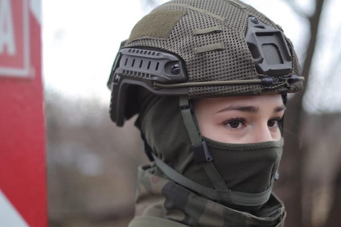 Szpilki zamieniły na kamasze! Kobiety służą w Wojskach Obrony Terytorialnej.