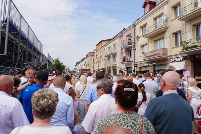 Boże Ciało 2024. Tłumy wiernych przeszły w procesji ulicami Białegostoku