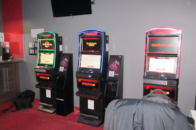 ​36 nielegalnych automatów do gier zajęli funkcjonariusze Krajowej Administracji Skarbowej