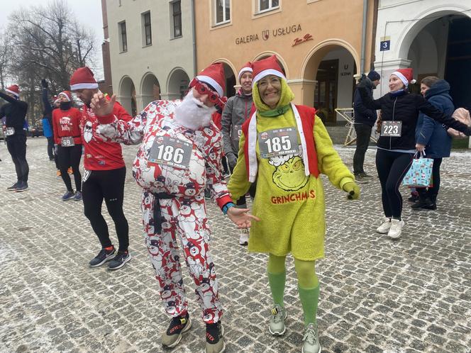 Bieg Mikołajów w Olsztynie 2023. Kilkaset osób pobiegło dla dzieci. Zobaczcie zdjęcia!