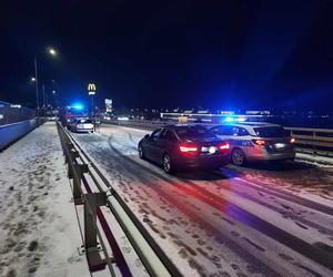 Starachowice. Zderzenie kilku samochodów na wiadukcie