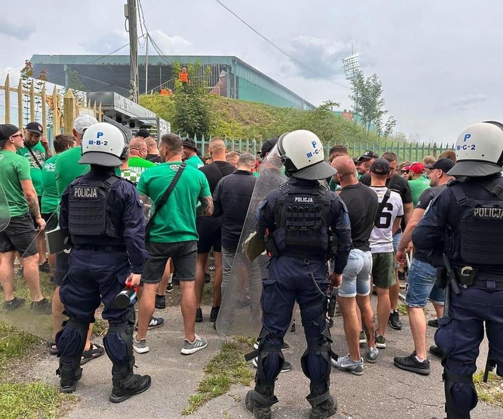 Policja zabezpiecza mecz GKS Katowice - Radomiak Radom