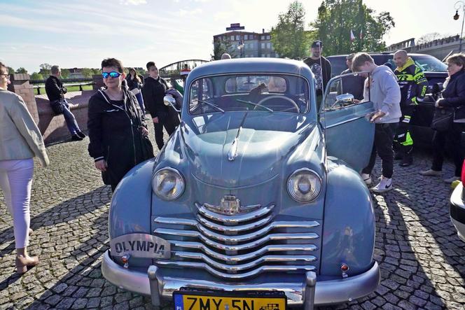 Zlot miłośników klasycznych samochodów w Gorzowie