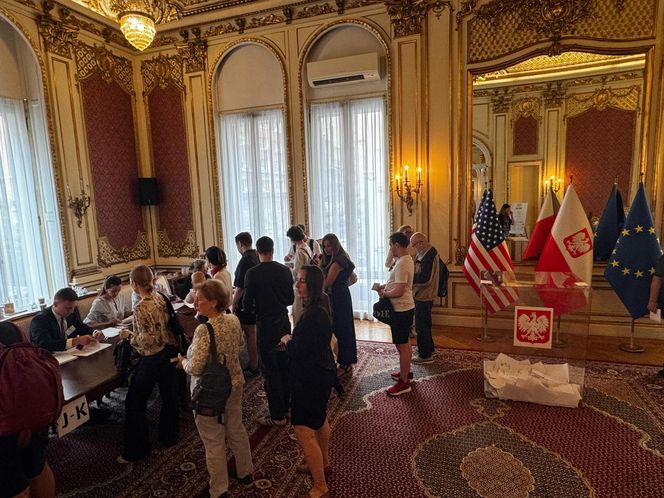 Polacy głosują w wyborach prezydenckich w USA