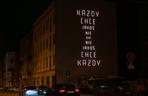 „Każdy chce jakoś nie żyć”. Nowy artystyczny neon w Łodzi