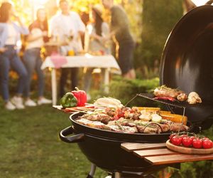 QUIZ. Co wiesz o grillowaniu? Soczysta karkówka czy poparzenia od rusztu?