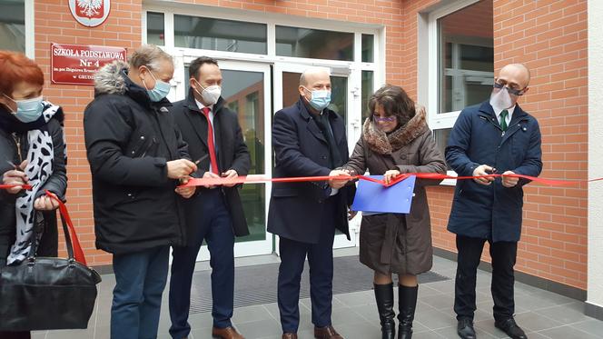 Otwarcie nowego budynku szkolnego w Owczarkach