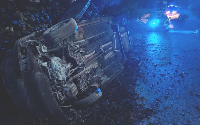 Śmiertelny wypadek pod Tomaszowem Mazowieckim. Kierujący zasłabł w czasie udzielania pomocy [ZDJĘCIA].