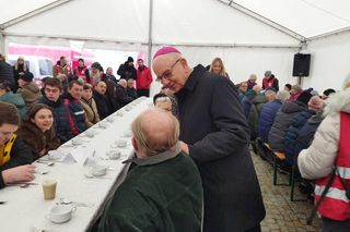 Ubodzy spotkali się na wspólnej modlitwie i posiłku