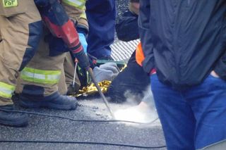 Ostatnie Pokolenie przykleiło się do jezdni na S8. Strażacy musieli skuć asfalt