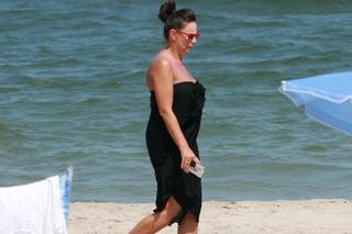 Anna Korcz na plaży na Bałtykiem