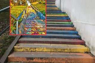 Tęczowe schody po dewastacji zyskają nowe życie? Mieszkańcy chcą stworzyć na nich mozaikę [GALERIA]