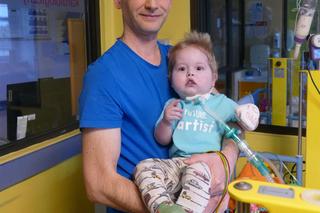 Pan Mariusz pokochał chorego Wiktorka jak syna