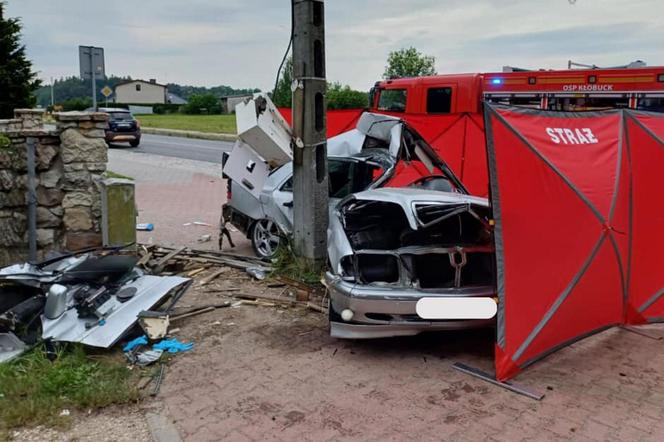 Ania i Olaf bawili się na dniach Kłobucka. On popijał. Wracają wypadli z drogi. 18-latka zginęła na miejscu 