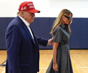 Trump oddał głos razem z żoną. Melania przy boku męża.