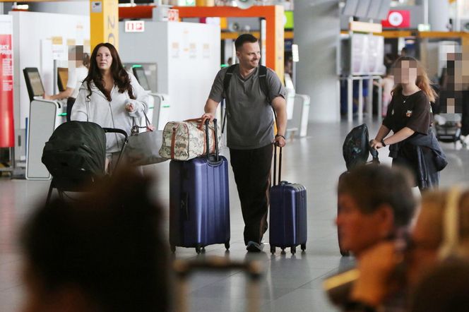 Marcin Hakiel z rodziną lecą na wakacje