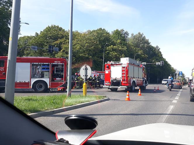 Białystok. Wypadek na skrzyżowaniu ul. 11 Listopada/ul. Zwierzyniecka. Trzy osoby ranne