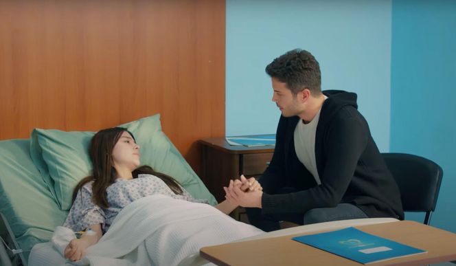 Ege uratuje Zeynep, choć porywacz pchnie ją nożem.
