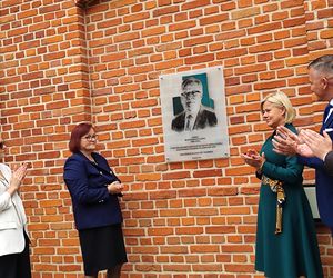 Rozpoczeły się obchody 20-lecia MSCW Elektrownia - Dziś odsłonięto tablicę upamiętniająca wieloletniego dyrektorka instytucji