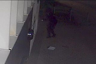 Wandale zniszczyli tablicę Pawła Adamowicza i wulgarnie obrazili prezydentkę miasta