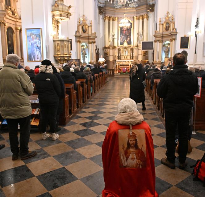 Wojownicy Maryi w pokutnej procesji różańcowej