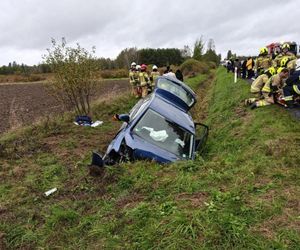 Pijany 19-latek rozbił golfa o betonowy przepust. Na pokładzie miał dwoje innych nastolatków
