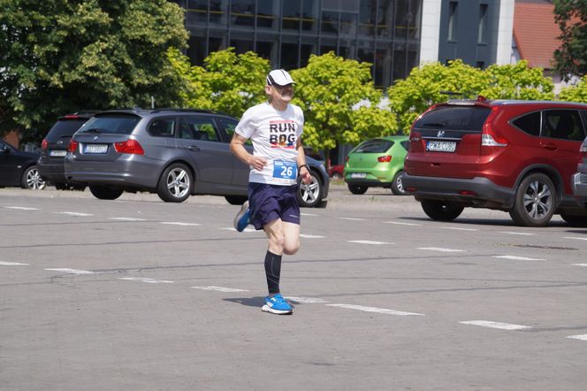 Seniorzy w Bydgoszczy pokazali moc! Blisko setka na starcie pierwszego Biegu Seniora