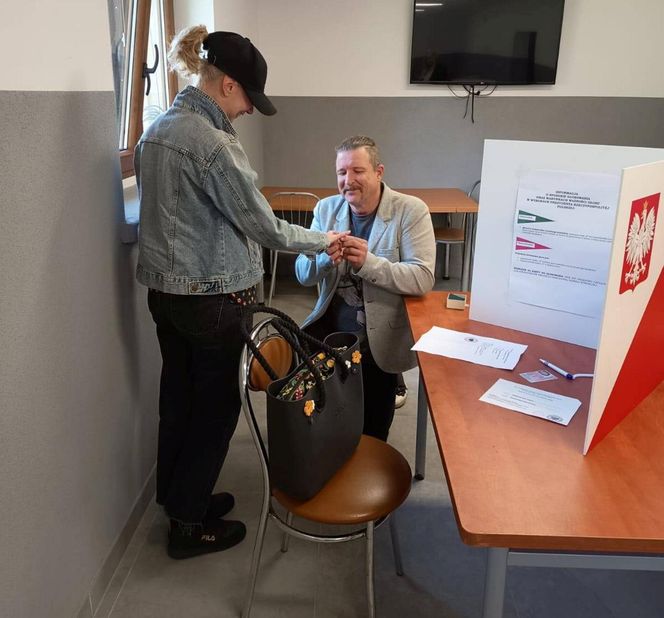 Powiedziała „tak” przy urnie wyborczej!