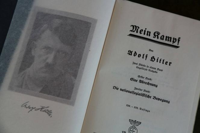 Mein Kampf Adolfa Hitlera po polsku! Najmroczniejsza książka na świecie doczekała się opracowania