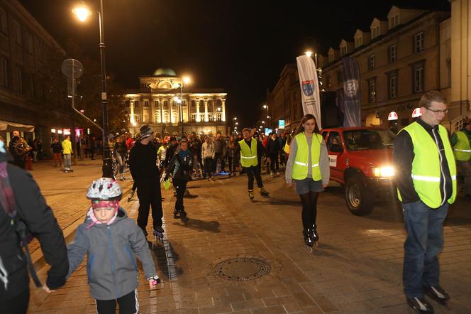 Nightskating. Warszawiacy przejechali stolicę na rolkach [Zdjęcia]