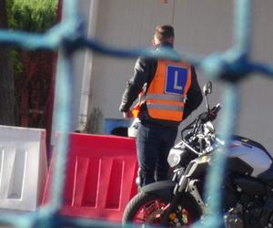 Wypadek motocyklisty podczas egzaminu na prawo jazdy. Służby interweniowały w WORD w Warszawie