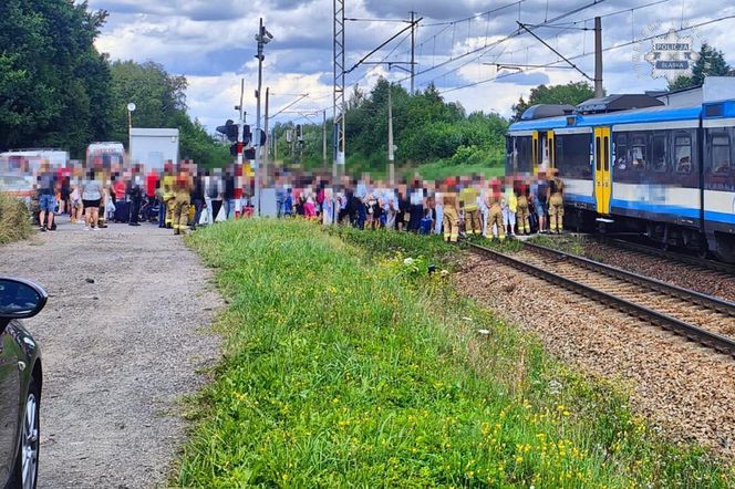 Ewakuacja pasażerów pociągu w Tychach