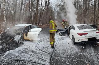 Katowice: Pożar samochodu na Nikiszowcu. Luksusowy samochód palił się jak pochodnia