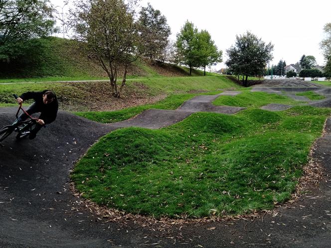 Pumptrack w Chorzowie. Takiej atrakcji nie ma w całym mieście! [ZDJĘCIA]