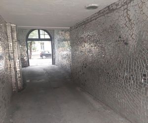Bydgoszczanka w stolicy stworzyła palmę, a w Bydgoszczy magiczną lustrzaną bramę. Jak po latach wygląda ta instalacja? 