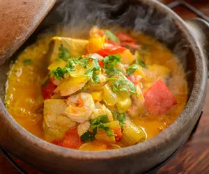 Ryba w brzoskwiniach - doskonała i na ciepło, i na zimno