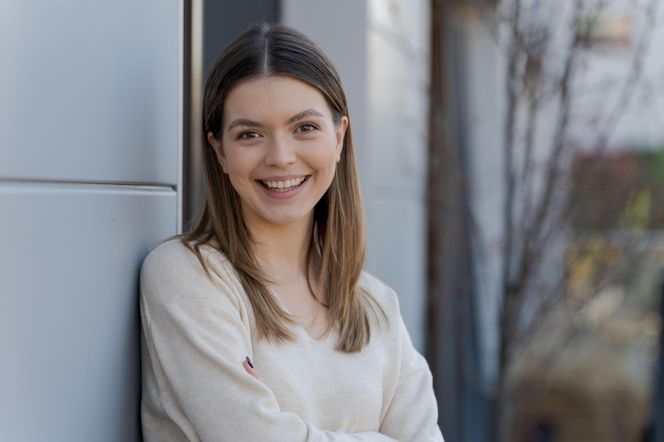 Przyjaciółki 25 sezon, odc. 302. Hania (Maja Szopa)