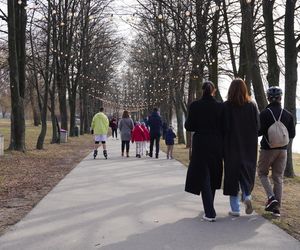 Wiosna rozgościła się w Lublinie! Mieszkańcy tłumnie ruszyli w niedzielę nad Zalew Zemborzycki, który otworzył Edward Gierek