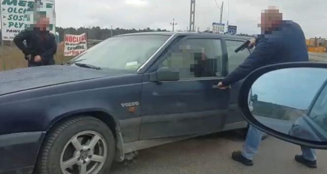 Wyrzuciła syna z domu bo okradał emerytów