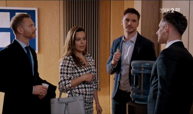 	M jak miłość, odc. 1517: Kamil Gryc (Marcin Bosak), Magda (Anna Mucha), Andrzej Budzyński (Krystian Wieczorek), Marcin (Mikołaj Roznerski)