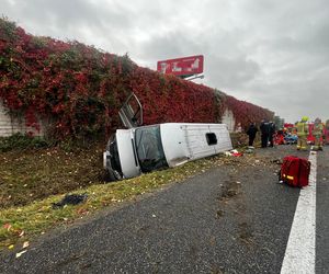 Wypadek busa na S7 koło Grójca. 11 osób rannych