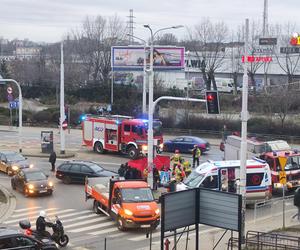 Akcja służb na ul. Krakowskiej. Ratowali życie rowerzysty