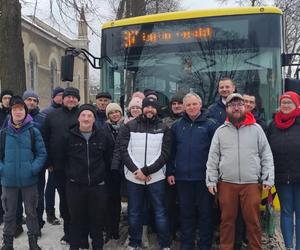 Pan Mirek odszedł na emeryturę. Kierowcę PKM Świerklaniec hucznie pożegnano